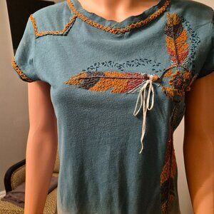 DOUBLE D RANCH-Distressed Soft Cotton Tee w/ stitched feathers.  Teal.  Size: Sm